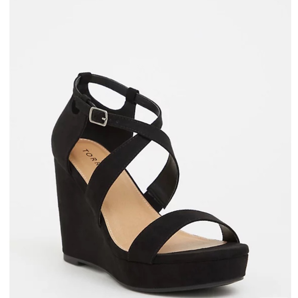 TORRID || BLACK STRAPPY PLATFORM WEDGE || 10.5W